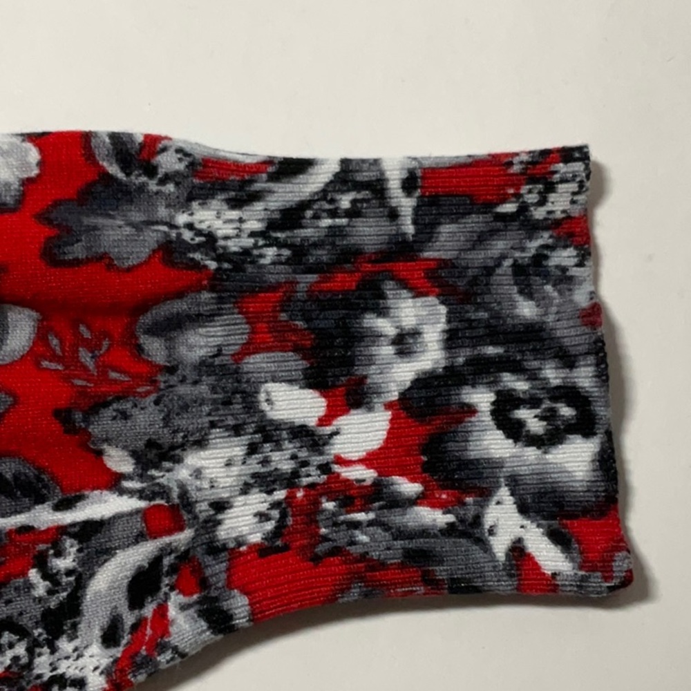 Emaline XL rad and black floral cardigan - Picture 10 of 10